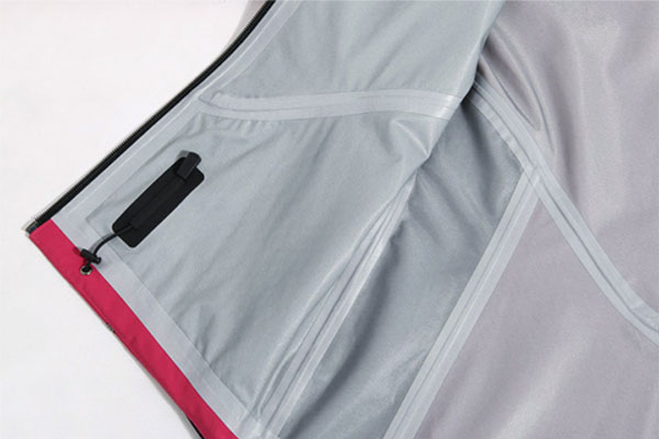 沖鋒衣廠家：脫膠了的沖鋒衣怎么辦？如何處理？