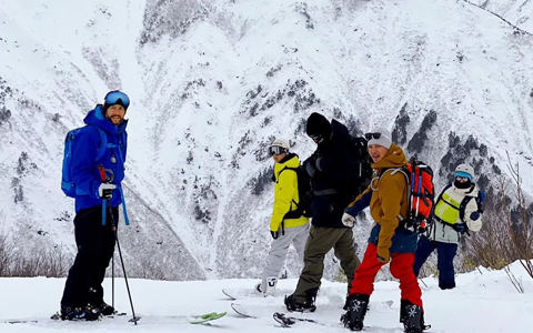 滑雪服為什么都是棉衣，沒(méi)有羽絨